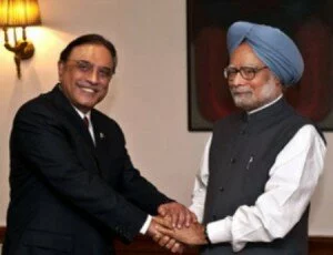 zardari manmohan 300x230 Punish Hafiz Saeed to normalize relation, Manmohan to Zardari