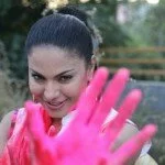 Veena Malik Playing Holi 17