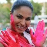 Veena Malik Playing Holi20 150x150 Veena Malik in the colour of Holi
