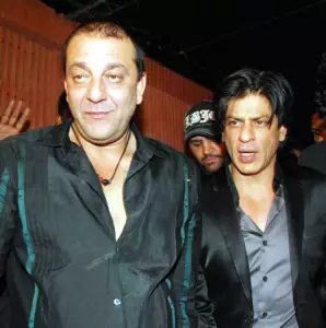 Shahrukh beatsup kunder 298x300 Shahrukh Khan beats up Shirish Kunder at Sanjay Dutt’s party