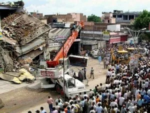 building collapse in delhi2 300x226 Five killed, four injured in building collapse in New Delhi