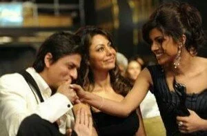 shahrukh gauri and priyanka 300x197 King Khan maintains a dignified silence over Priyanka Chopra link up