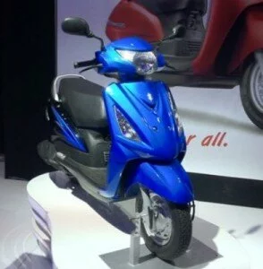 suzuki swish 294x300 Auto Expo 2012: Suzuki unveils 125cc scooter Swish, 110cc motorcycle Hayate
