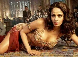 Mallika Sherawat 300x222 Mallika Sherawats item song Laila is back in Tezz: Ratan Jain