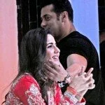 Salman Katrina 150x150 Salman couldn’t keep his hands off Katrina in Jhalak Dikhhla Jaa 5