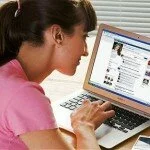 Facebook Addicts 150x150 Women are more Facebook addicts: Report