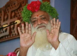 Asaram Bapu feb6 300x221 Controversial Godman, Asaram Bapu bows new headline, kicks his devotee