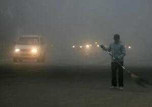 Fog in Delhi 300x212 Dense fog hit national capital: air, rail, road traffic hit