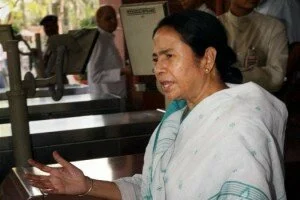 Mamata TMC feb7 300x200 Angry Mamata Banerjee publicly screams at her security guards 