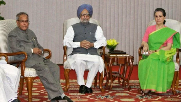 Indias President PM Sonia Holi march27 Happy Holi! President, PM, Sonia greet nation