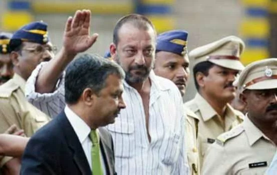 Sanjay Dutt 1993 Mumbai Blasts march21 1993 Mumbai Blasts: Sanjay Dutt gets 5years in jail; Death sentence uphold to Memon 