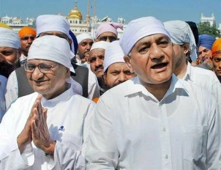 AnnaHazare+VKSingh Anna Hazare in Punjab: Vote out corrupt politicians