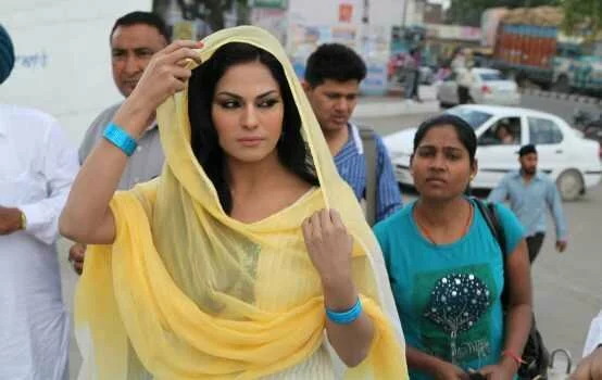 Veena Mali at Gurudwara Veena Malik at Holy shrine of Gurudwara